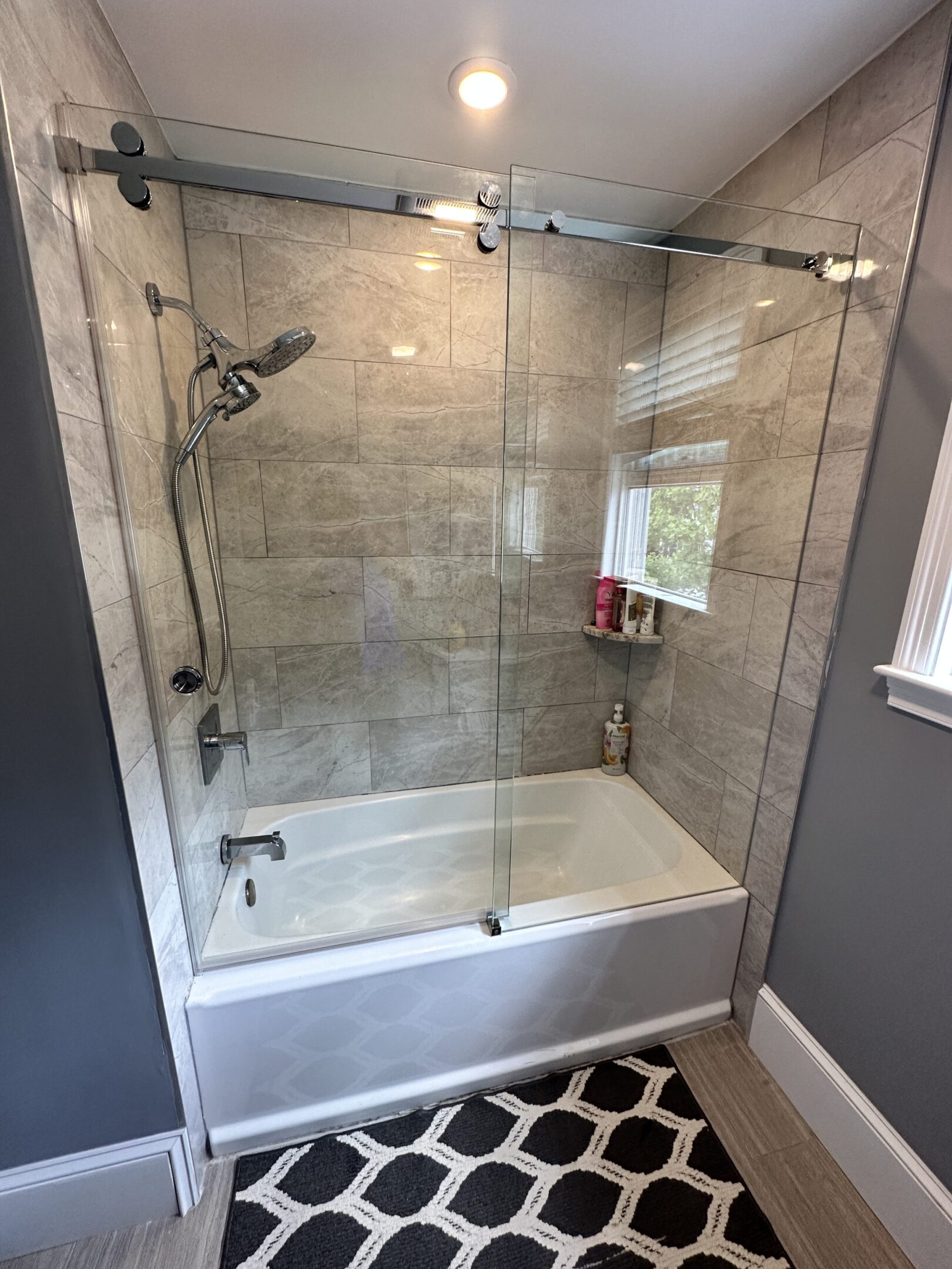 Luxurious Single Sliding Door Enclosure